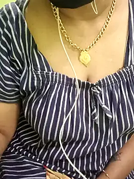 Snapshot of Aishu-tamil09 chatting on December 21, 2024, 7:06 pm Aishu-tamil09 online show from December 21, 2024, 7:06 pm