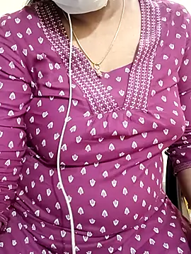 Snapshot of Aishu-tamil09 chatting on February 25, 2025, 8:32 pm Aishu-tamil09 online show from February 25, 2025, 8:32 pm