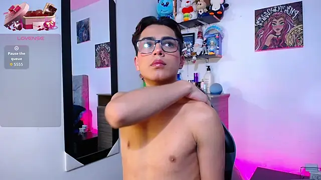 OwenBluee online show from February 13, 2026, 6:13 am