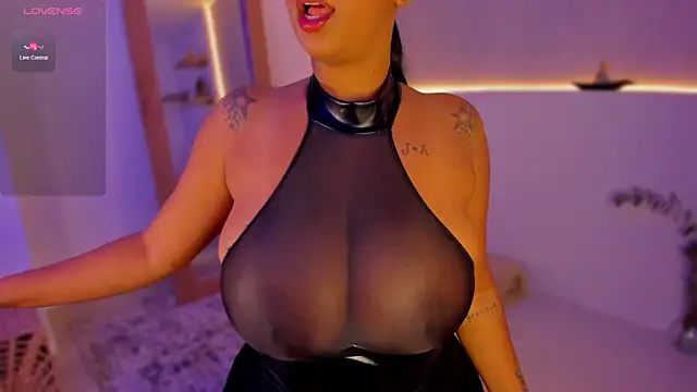 Snapshot of anahi_ryan_ chatting on January 29, 2025, 3:58 pm anahi ryan online show from January 29, 2025, 3:58 pm