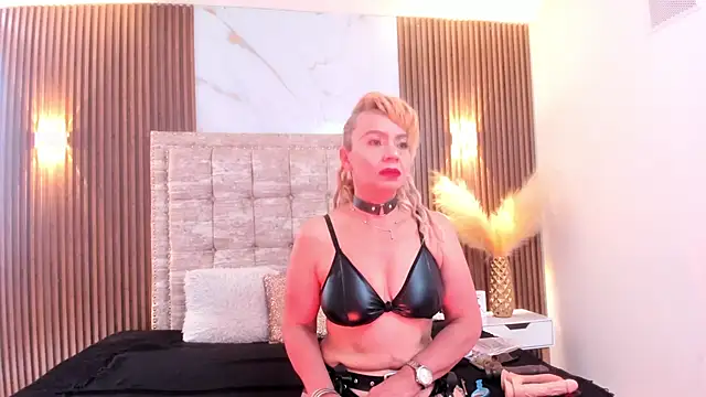 Snapshot of AnastasiaTaylor_ chatting on November 11, 2025, 8:03 pm AnastasiaTaylor online show from November 11, 2025, 8:03 pm