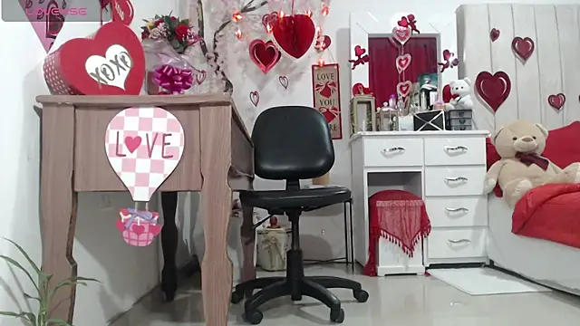 Jadeee  online show from February 16, 2026, 6:23 am