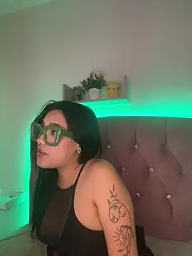 Snapshot of angellique_22 chatting on March 20, 2025, 10:10 am angellique 22 online show from March 20, 2025, 10:10 am