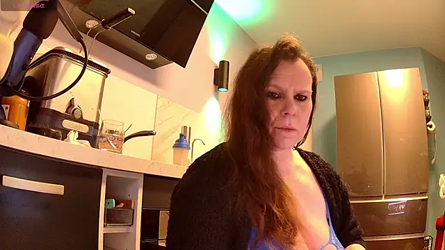 Endrocleia online show from December 2, 2025, 12:33 am