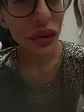 myloveforyouu online show from February 3, 2026, 5:38 am