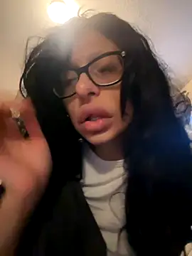 myloveforyouu online show from December 4, 2025, 1:32 pm