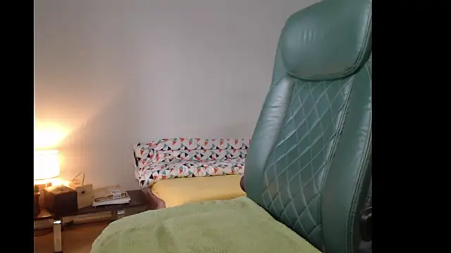 Snapshot of tuttiluss44 chatting on February 14, 2026, 10:15 am tuttiluss44 online show from February 14, 2026, 10:15 am