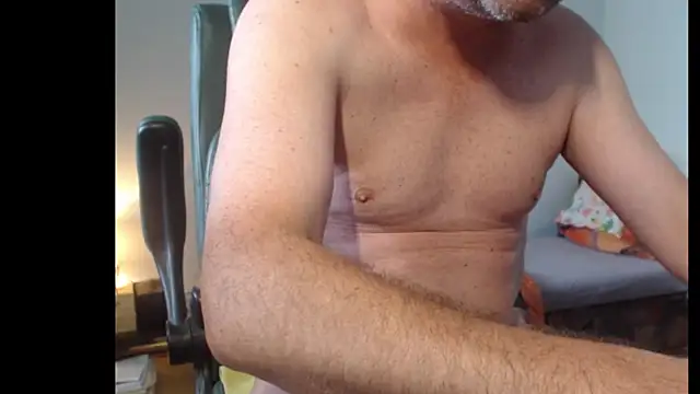 Snapshot of tuttiluss44 chatting on May 16, 2026, 6:34 am tuttiluss44 online show from May 16, 2026, 6:34 am