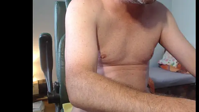 Snapshot of tuttiluss44 chatting on May 16, 2026, 6:23 am tuttiluss44 online show from May 16, 2026, 6:23 am