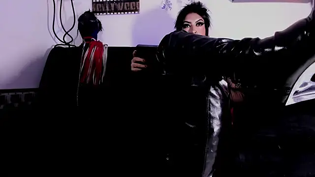 luna lank7 online show from April 28, 2026, 2:27 am