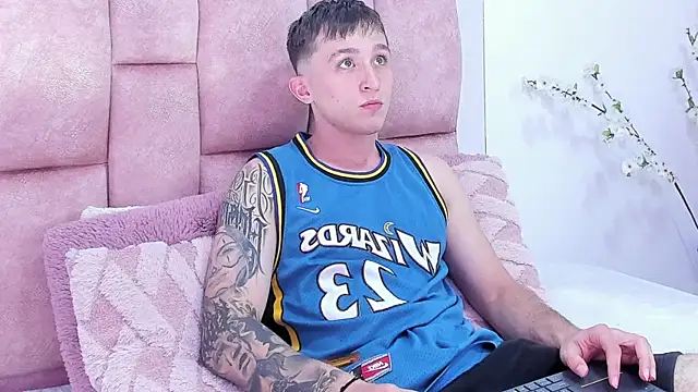 Snapshot of Dylanwhite23_ chatting on February 24, 2025, 11:30 pm Dylanwhite23 online show from February 24, 2025, 11:30 pm