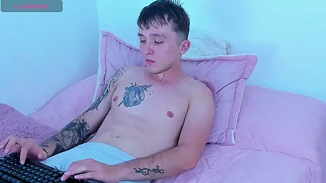 Snapshot of Dylanwhite23_ chatting on February 2, 2025, 5:21 am Dylanwhite23 online show from February 2, 2025, 5:21 am