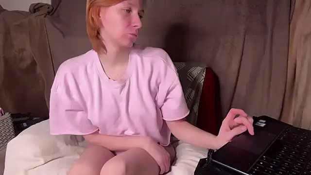 Snapshot of Caliiie-of chatting on February 9, 2025, 6:33 am Caliiie-of online show from February 9, 2025, 6:33 am