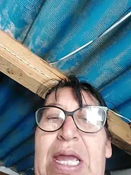 Snapshot of clarita_01 chatting on January 6, 2026, 1:04 pm clarita 01 online show from January 6, 2026, 1:04 pm