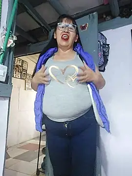 Snapshot of clarita_01 chatting on February 6, 2026, 12:56 pm clarita 01 online show from February 6, 2026, 12:56 pm