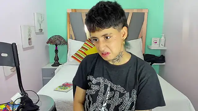 Ethan lennox online show from December 17, 2025, 7:52 pm