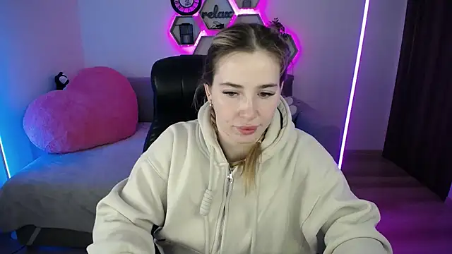 Snapshot of SabrinViolet chatting on February 4, 2026, 9:04 am SabrinViolet online show from February 4, 2026, 9:04 am