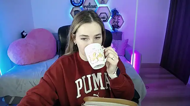 Snapshot of SabrinViolet chatting on February 6, 2026, 9:05 am SabrinViolet online show from February 6, 2026, 9:05 am