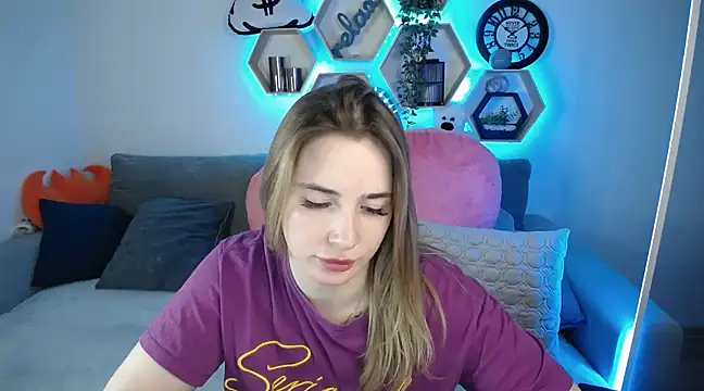 Snapshot of SabrinViolet chatting on March 18, 2025, 12:17 pm SabrinViolet online show from March 18, 2025, 12:17 pm