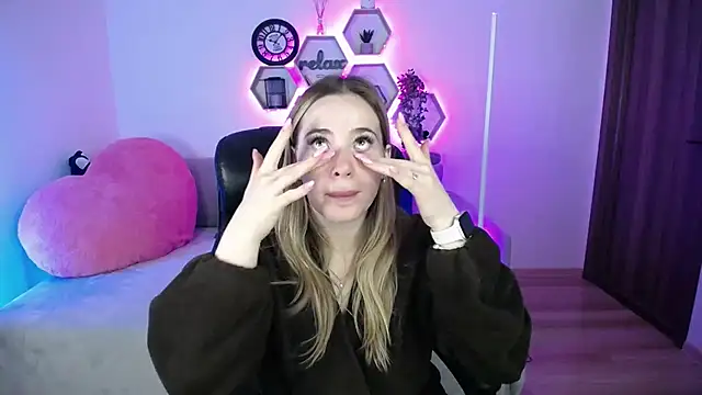 Snapshot of SabrinViolet chatting on February 11, 2026, 9:09 am SabrinViolet online show from February 11, 2026, 9:09 am