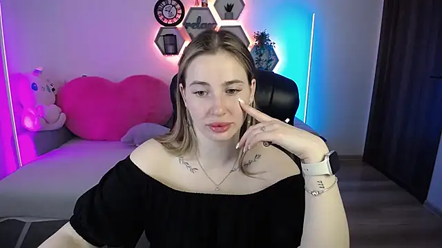 SabrinViolet online show from June 20, 2026, 8:08 am