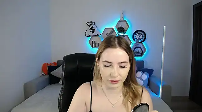 Snapshot of SabrinViolet chatting on February 26, 2025, 9:12 am SabrinViolet online show from February 26, 2025, 9:12 am