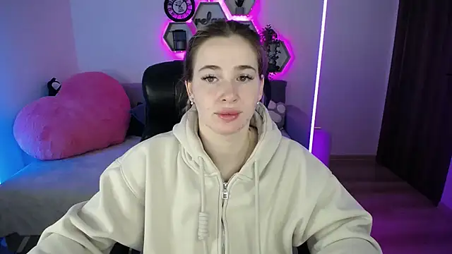 Snapshot of SabrinViolet chatting on February 3, 2026, 9:14 am SabrinViolet online show from February 3, 2026, 9:14 am