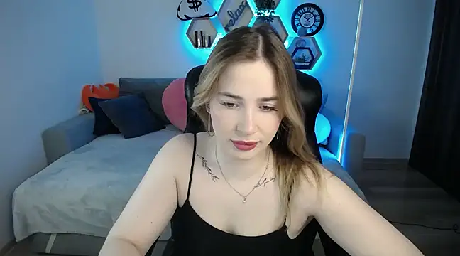 Snapshot of SabrinViolet chatting on March 14, 2025, 9:14 am SabrinViolet online show from March 14, 2025, 9:14 am