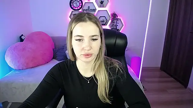 Snapshot of SabrinViolet chatting on February 9, 2026, 9:07 am SabrinViolet online show from February 9, 2026, 9:07 am