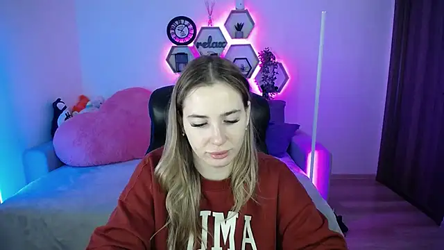 Snapshot of SabrinViolet chatting on February 18, 2026, 9:17 am SabrinViolet online show from February 18, 2026, 9:17 am