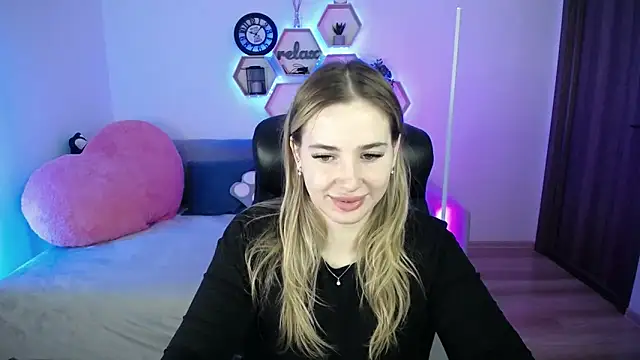 Snapshot of SabrinViolet chatting on February 14, 2026, 9:09 am SabrinViolet online show from February 14, 2026, 9:09 am