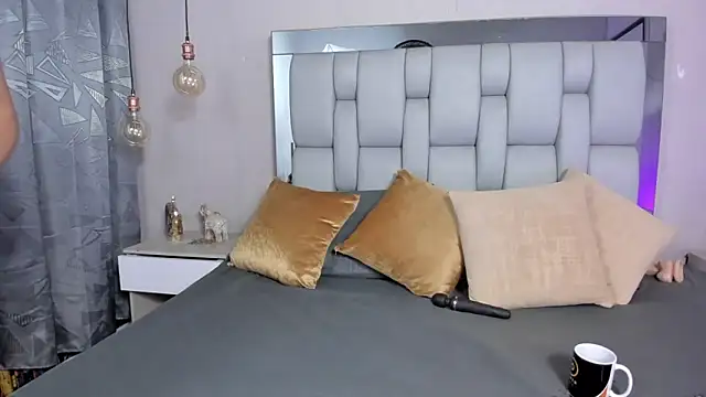 SusanBenett online show from November 18, 2025, 9:07 pm