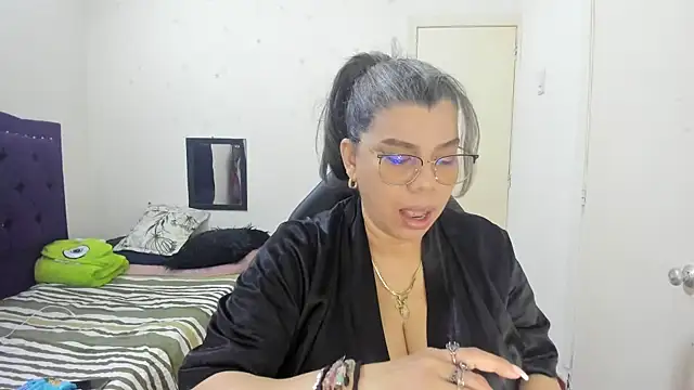 vikyadams online show from December 1, 2025, 1:56 pm