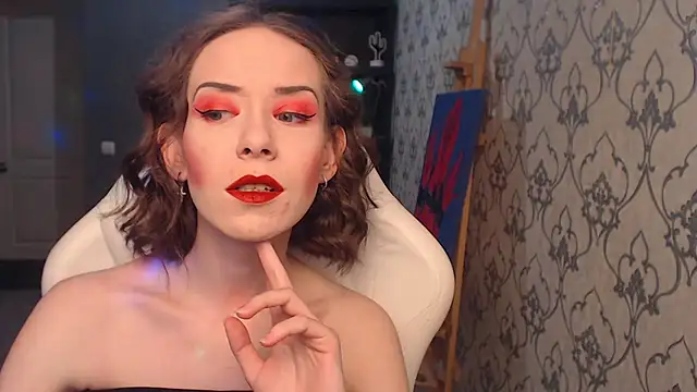FascinatingEyess online show from May 19, 2026, 7:32 pm