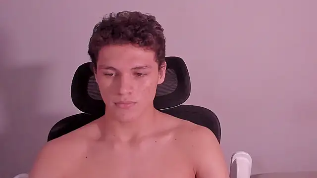 Snapshot of laurent_nova chatting on April 1, 2026, 11:11 am laurent nova online show from April 1, 2026, 11:11 am