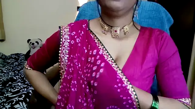 Queenhimanshi online show from February 19, 2026, 12:29 am