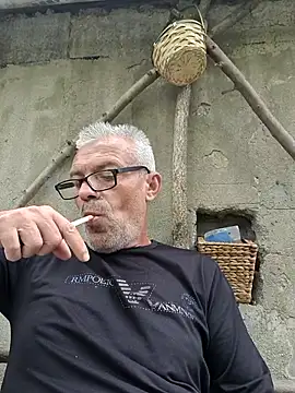 Picolo4111 online show from October 17, 2025, 2:52 pm