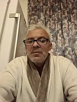Picolo4111 online show from October 18, 2025, 6:32 pm