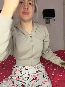 Holly-Glamour online show from April 12, 2026, 8:56 pm