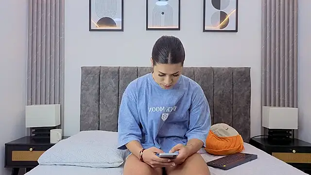 Snapshot of Luciana_Ortiz1 chatting on February 24, 2026, 1:34 pm Luciana Ortiz1 online show from February 24, 2026, 1:34 pm