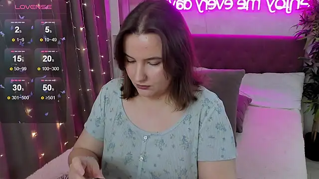 FeralPeach online show from November 12, 2025, 5:11 am