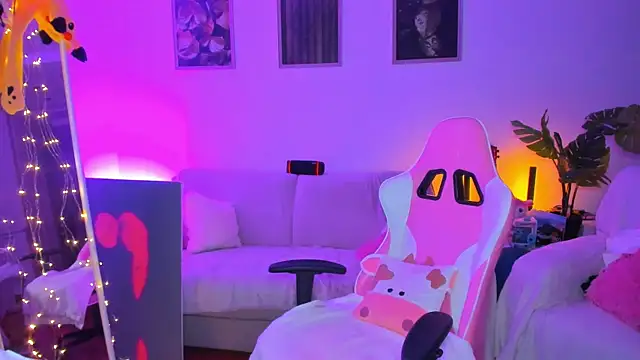 Alyssa Smitt online show from September 17, 2025, 10:56 pm