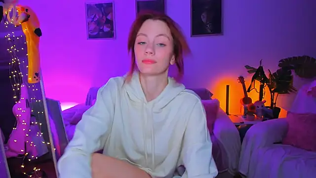 Alyssa Smitt online show from October 4, 2025, 12:01 am