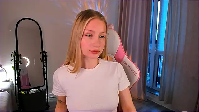 Snapshot of Eva_Davi chatting on March 9, 2026, 3:15 pm Eva Davi online show from March 9, 2026, 3:15 pm