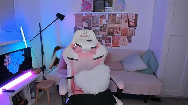 Mia Madden online show from March 29, 2026, 3:08 am