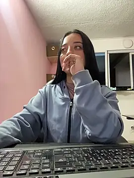 Ady 18 online show from April 17, 2026, 4:32 pm