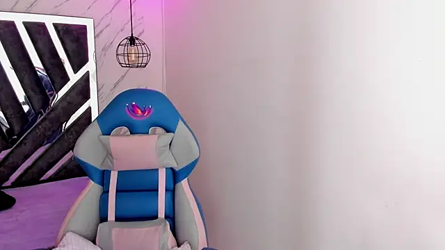 Queen perla  online show from October 29, 2025, 12:37 pm