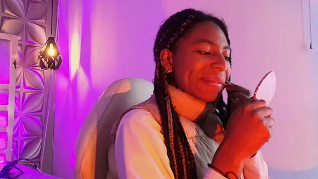 Queen perla  online show from March 6, 2026, 12:22 pm