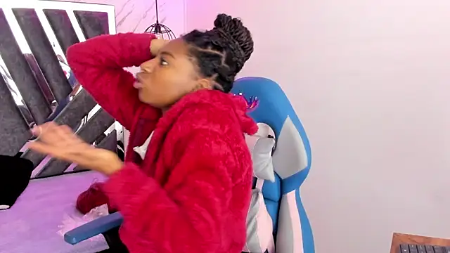 Queen perla  online show from November 14, 2025, 11:47 am