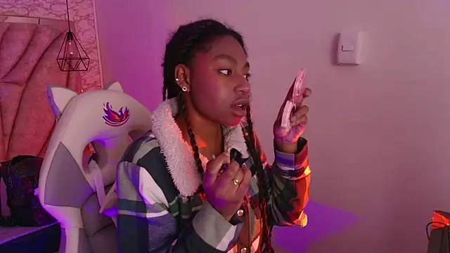 Queen perla  online show from December 3, 2025, 12:04 pm